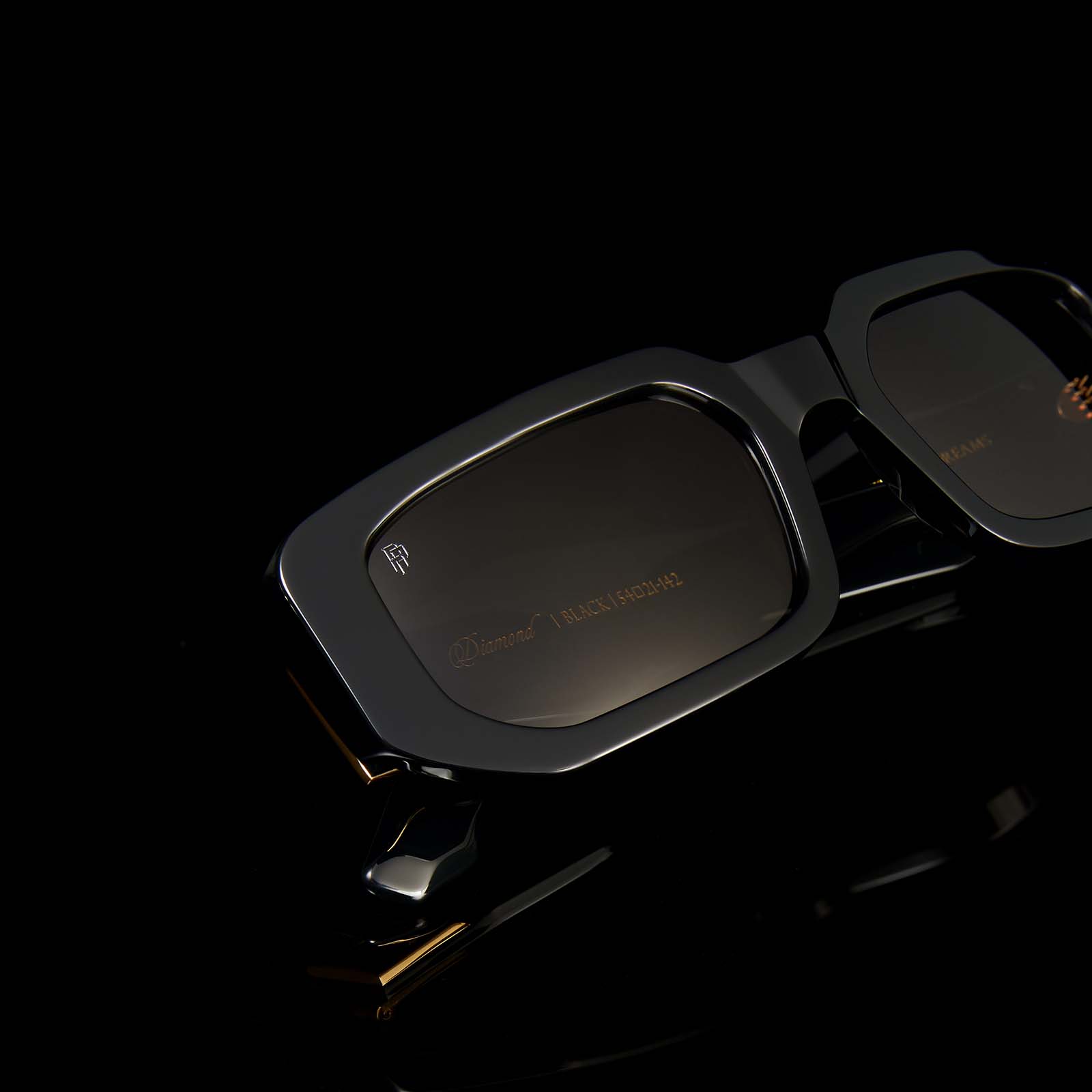 DIAMOND BLACK