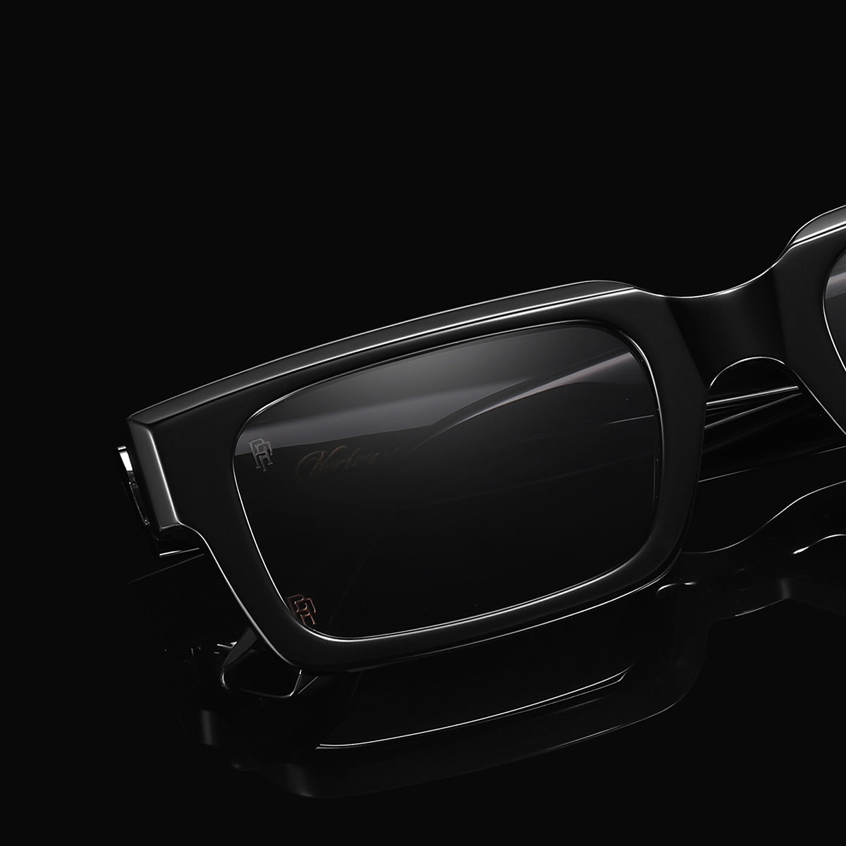 VERTEX BLACK