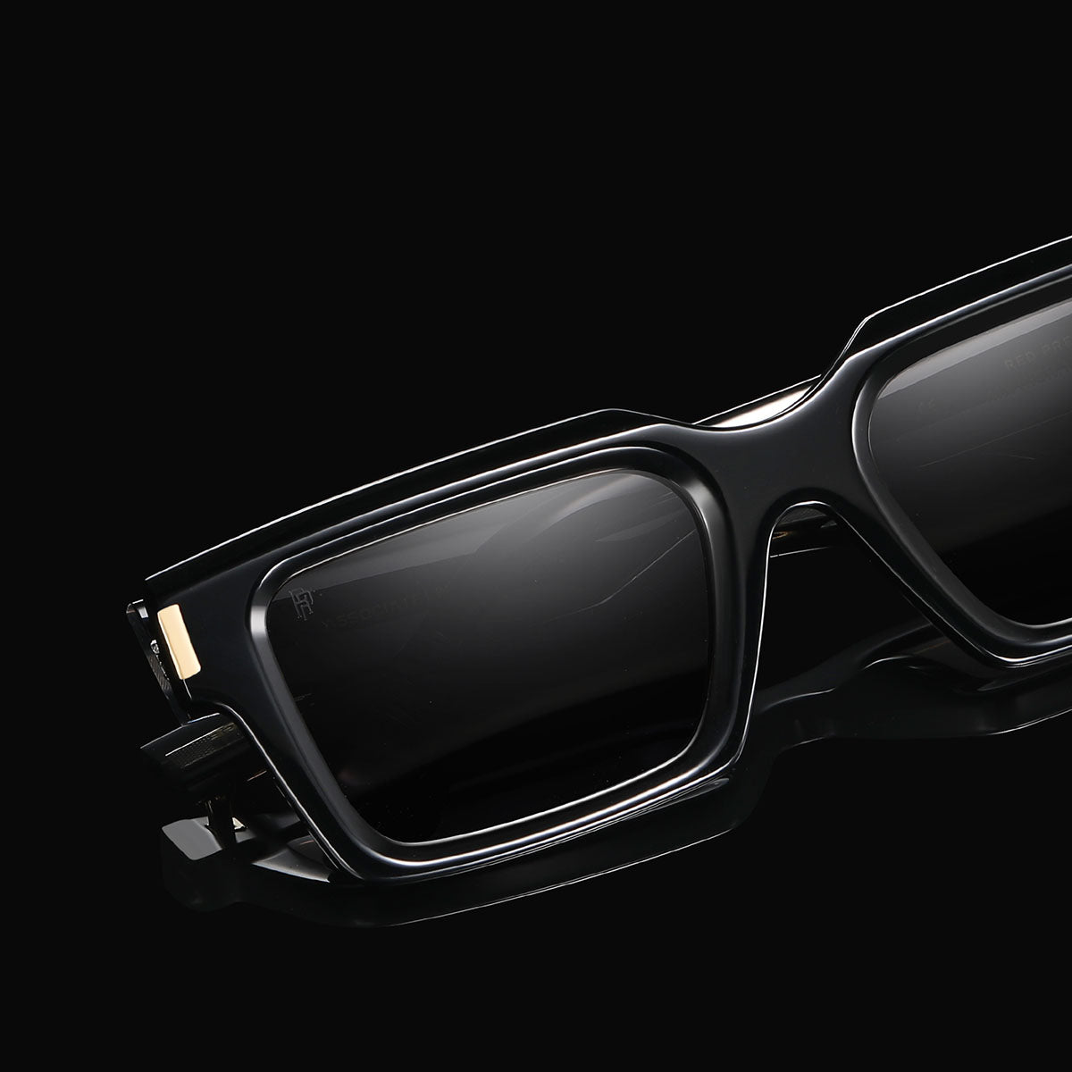 THE ASSOCIATE | BLACK