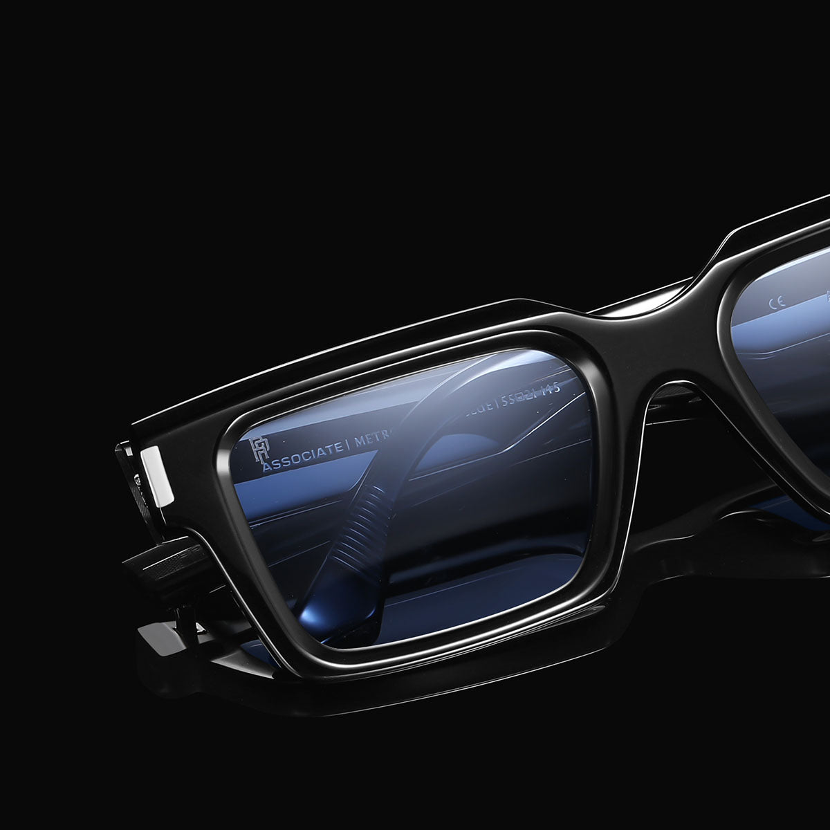 THE ASSOCIATE | METROPOLITAN BLUE